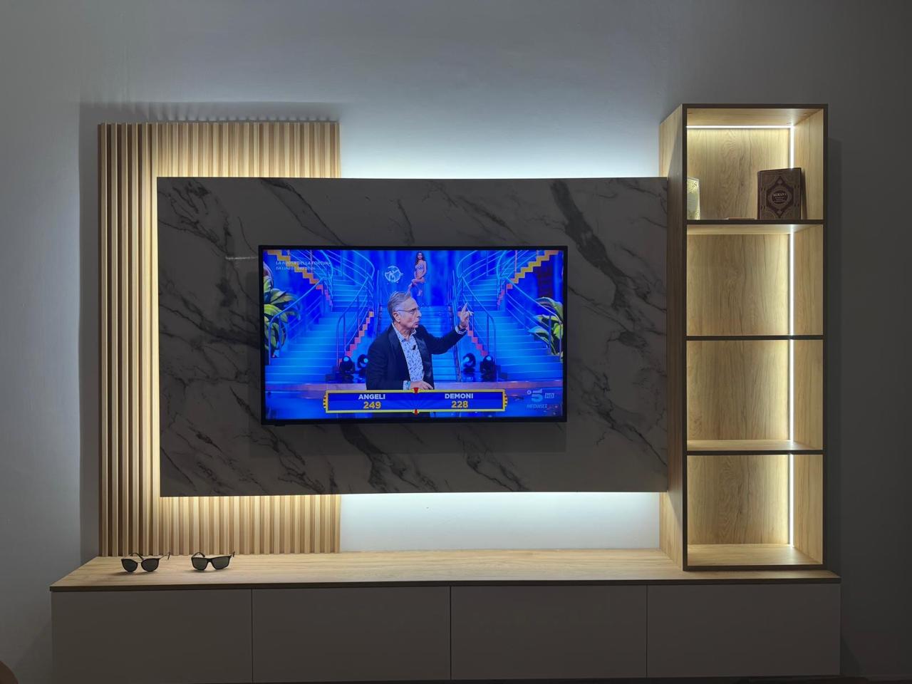 Panel Multimedial